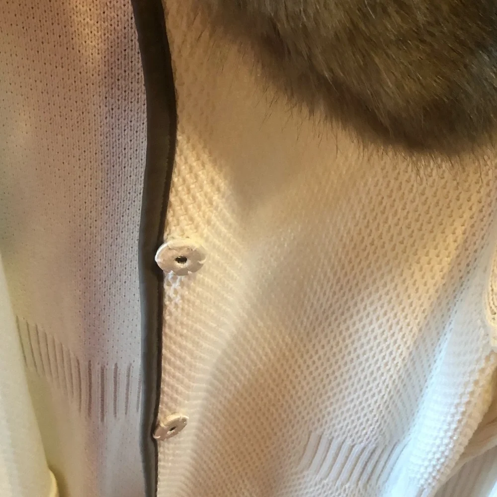 LIKE NEW! Chico’s White Long Button Sweater/Jacket w/Faux Fur Neck-Womens Medium - Picture 10 of 14